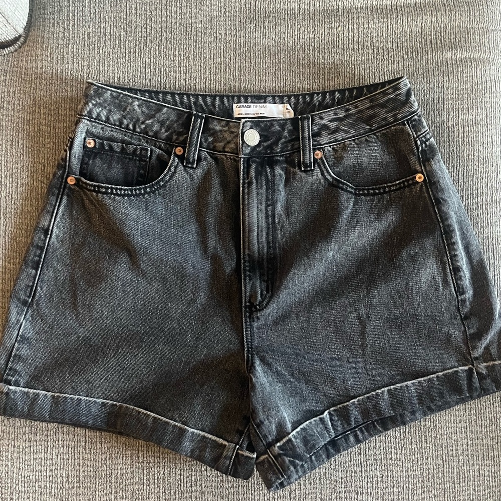 GARAGE 80’s Mom Short Size 29 / 9 - Gray/Black with 4 inch inseam